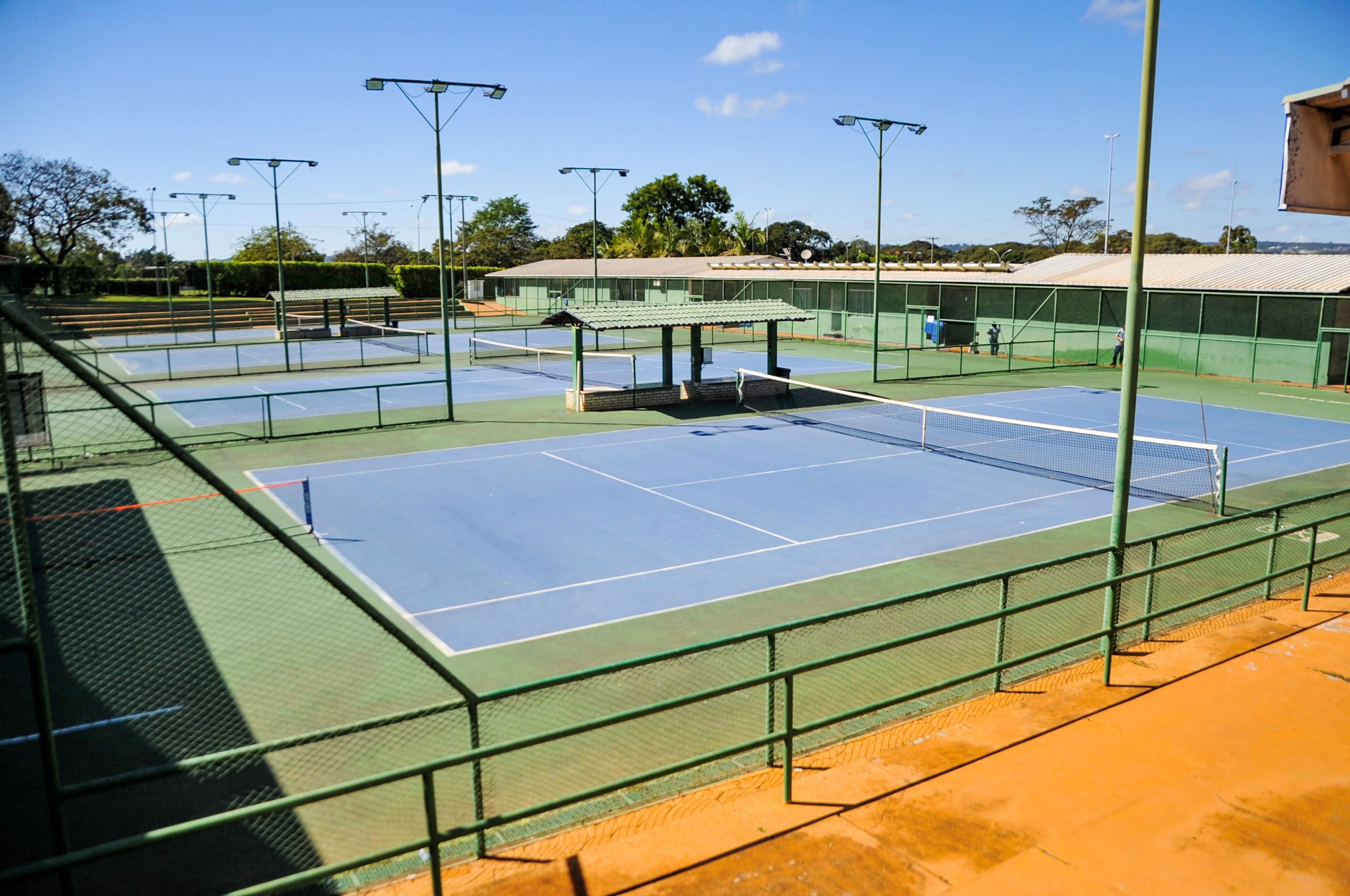 quadra_tenis_asfaltica.jpg